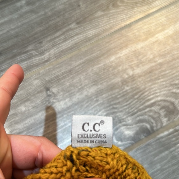 Set of CC knit beanies with hole for pony tail pink and heathered mustard - Picture 6 of 7